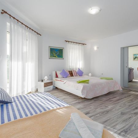 Apartmani Natasa Върсар Екстериор снимка